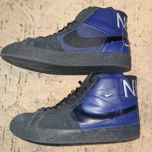 Nike Men's Black and Blue Sneakers